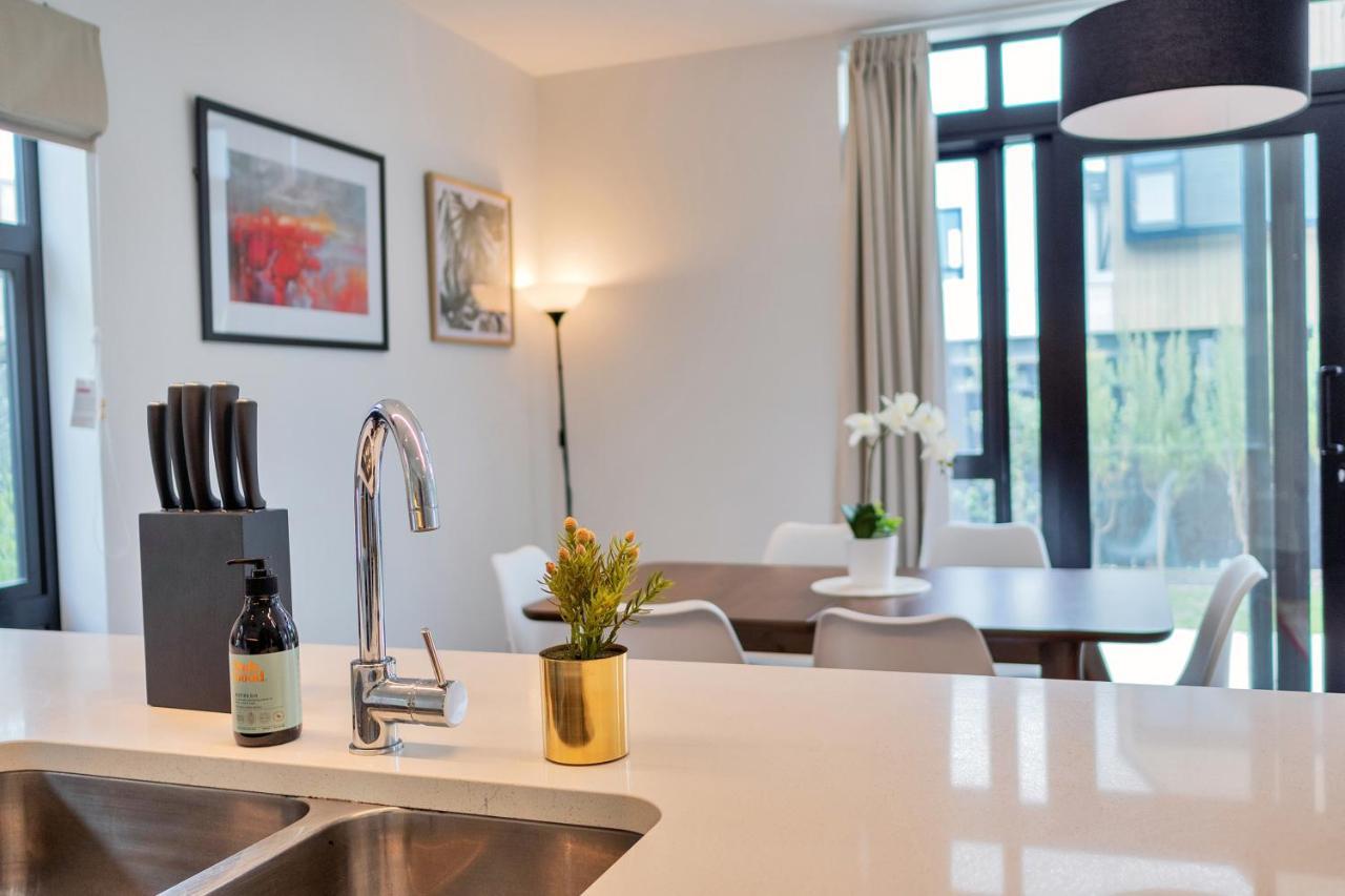 הוילה אוקלנד Blissful Breeze Townhouse With Parking And Patio מראה חיצוני תמונה